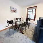 Old Town 2Br Flat Royal Mile Sleeps 5